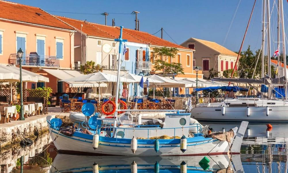 Το ομορφότερο χωριό της Κεφαλονιάς που «φλερτάρει» με την Ιθάκη